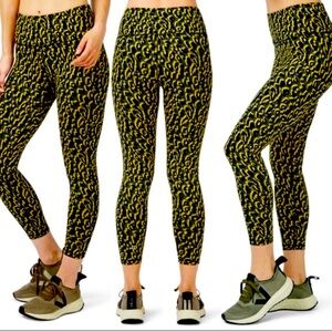 Sweaty Betty 7/8 “ activewear leggings - EXCELLENT CONDITION